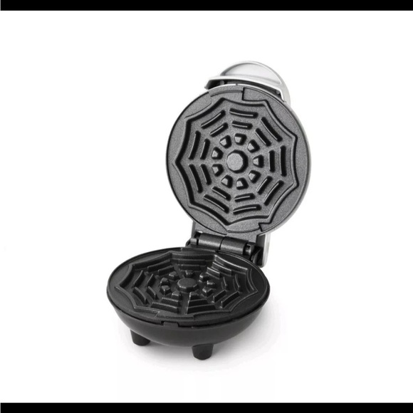 Mini waffle maker spiderweb design - Picture 5 of 10